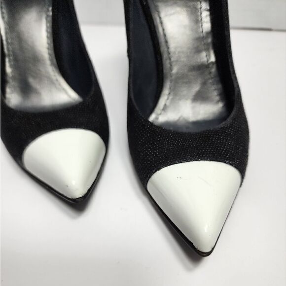 Stuart Weitzman  - Picture 15 of 17